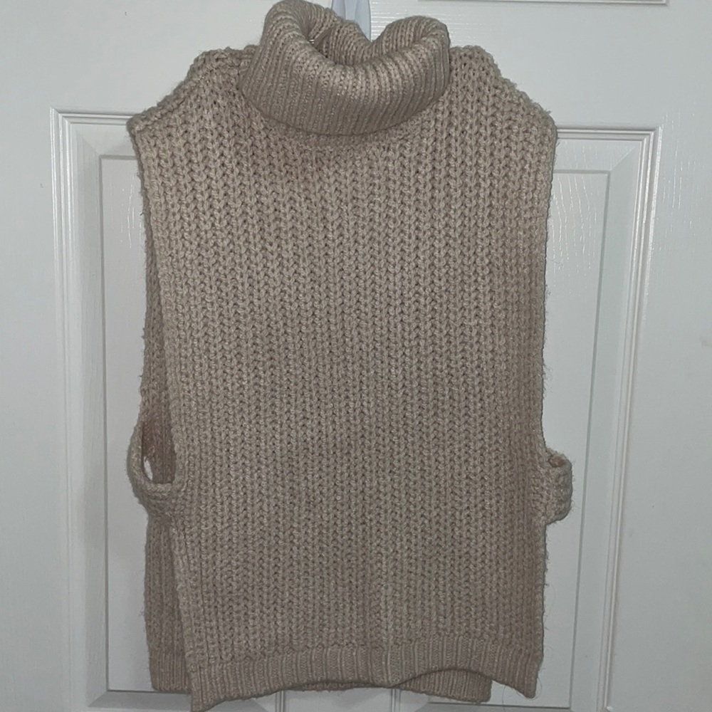 Beige Forever 21 Sleeveless Sweater Size S